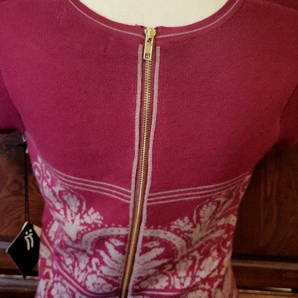 Gorgeous Sisters knit sweater dress. - Picture 4 of 9